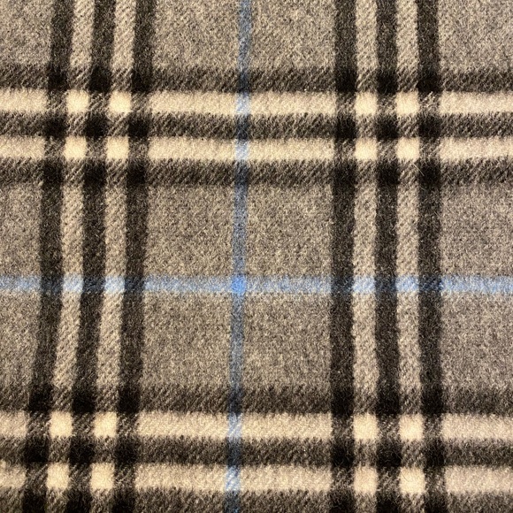 ❌Sold❌ Burberry Check Cashmere Scarf - Picture 2 of 5